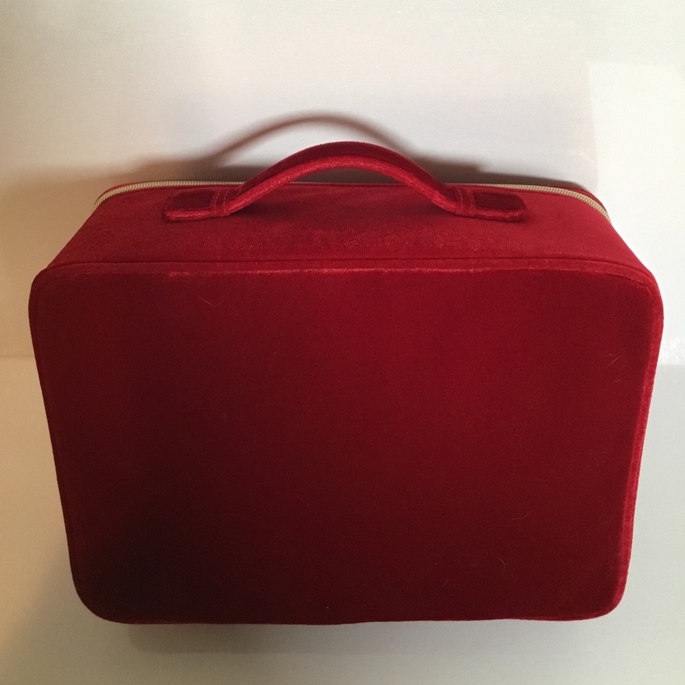 Estée Lauder Red Velvet Train Case, Luxurious - Picture 4 of 7